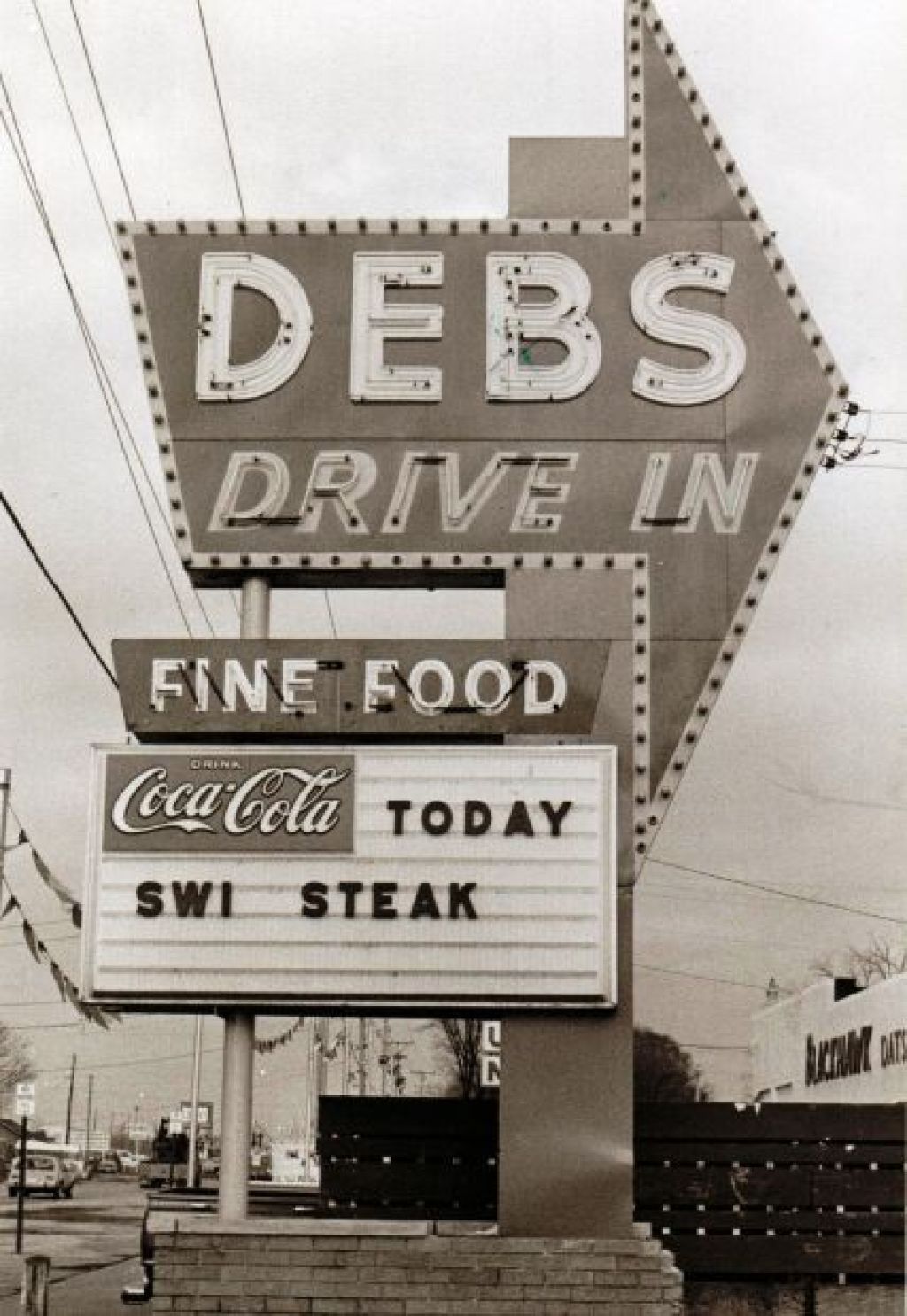 Deb's Drive In, Milan
